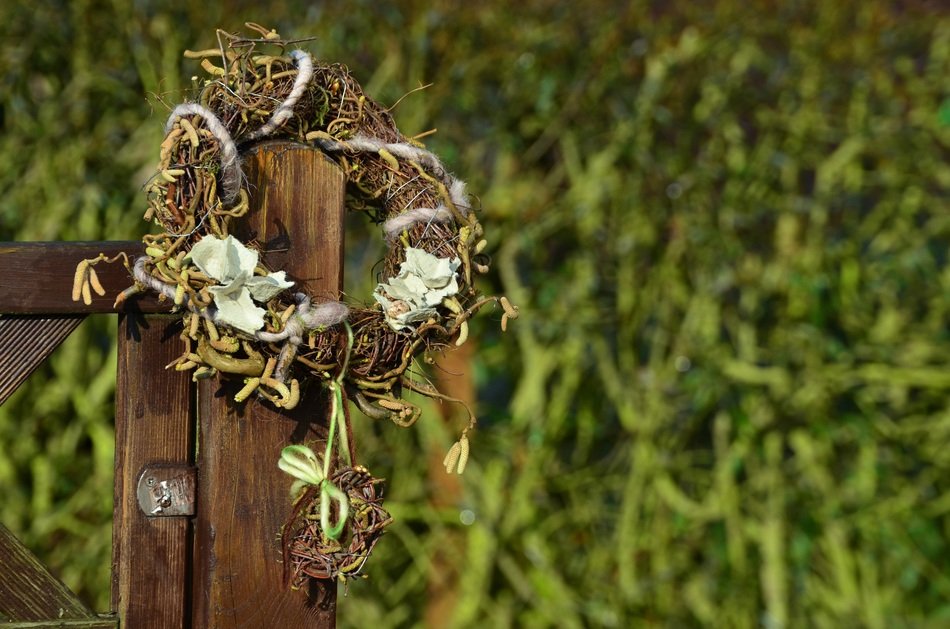 dry wreath on a wooden fence