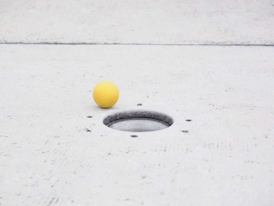 mini golf play