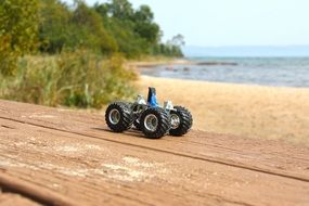 toy model of an SUV on a beach bench