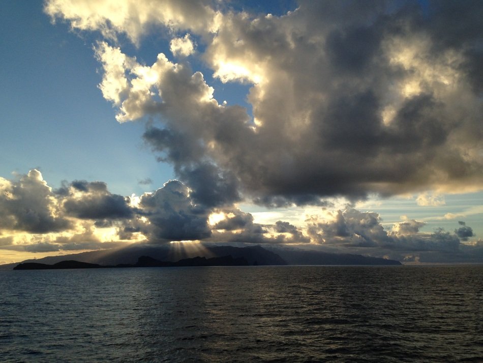 rays of light behind the clouds above the lake