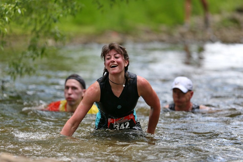 happy Mudrunners in water