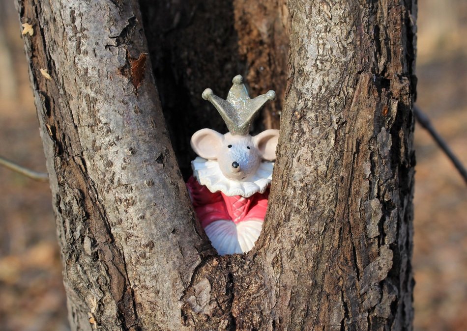 Rat Queen toy in tree hollow