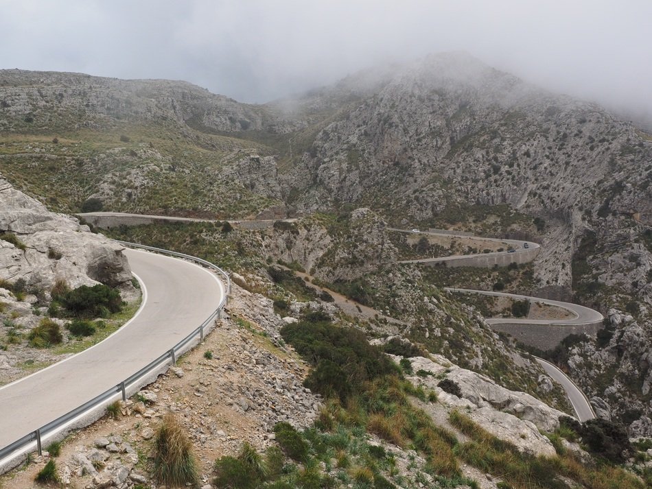 winding road in the serra de tramuntana