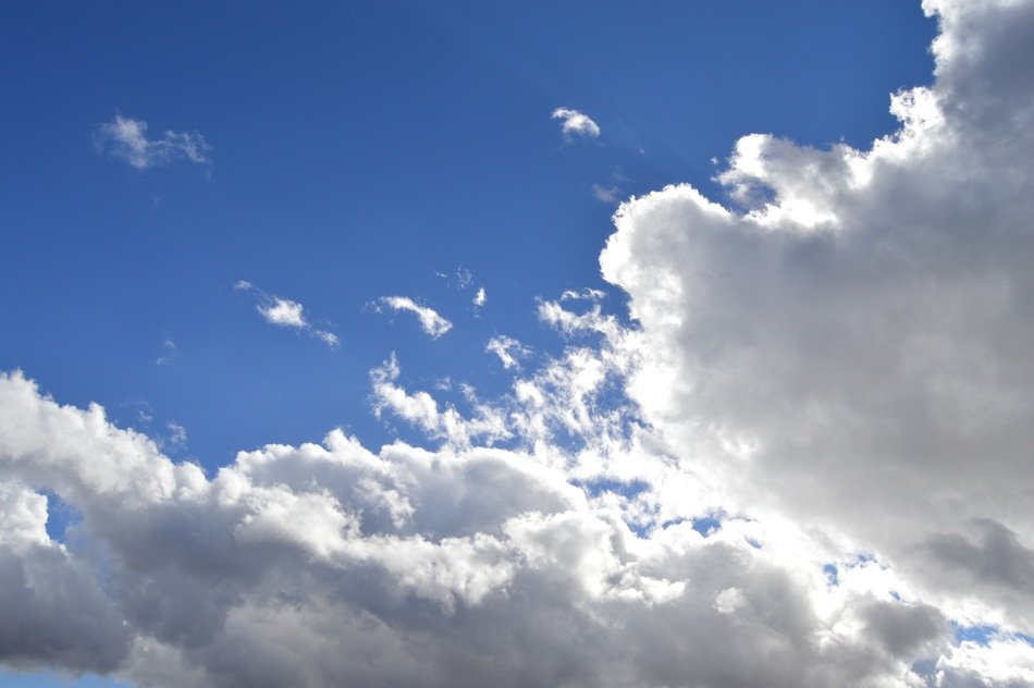 striking Sky with white clouds