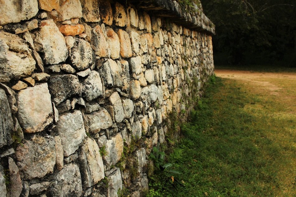 stone wall like the ruins of mayan