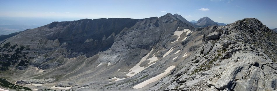 photo of the gray Alps peaks