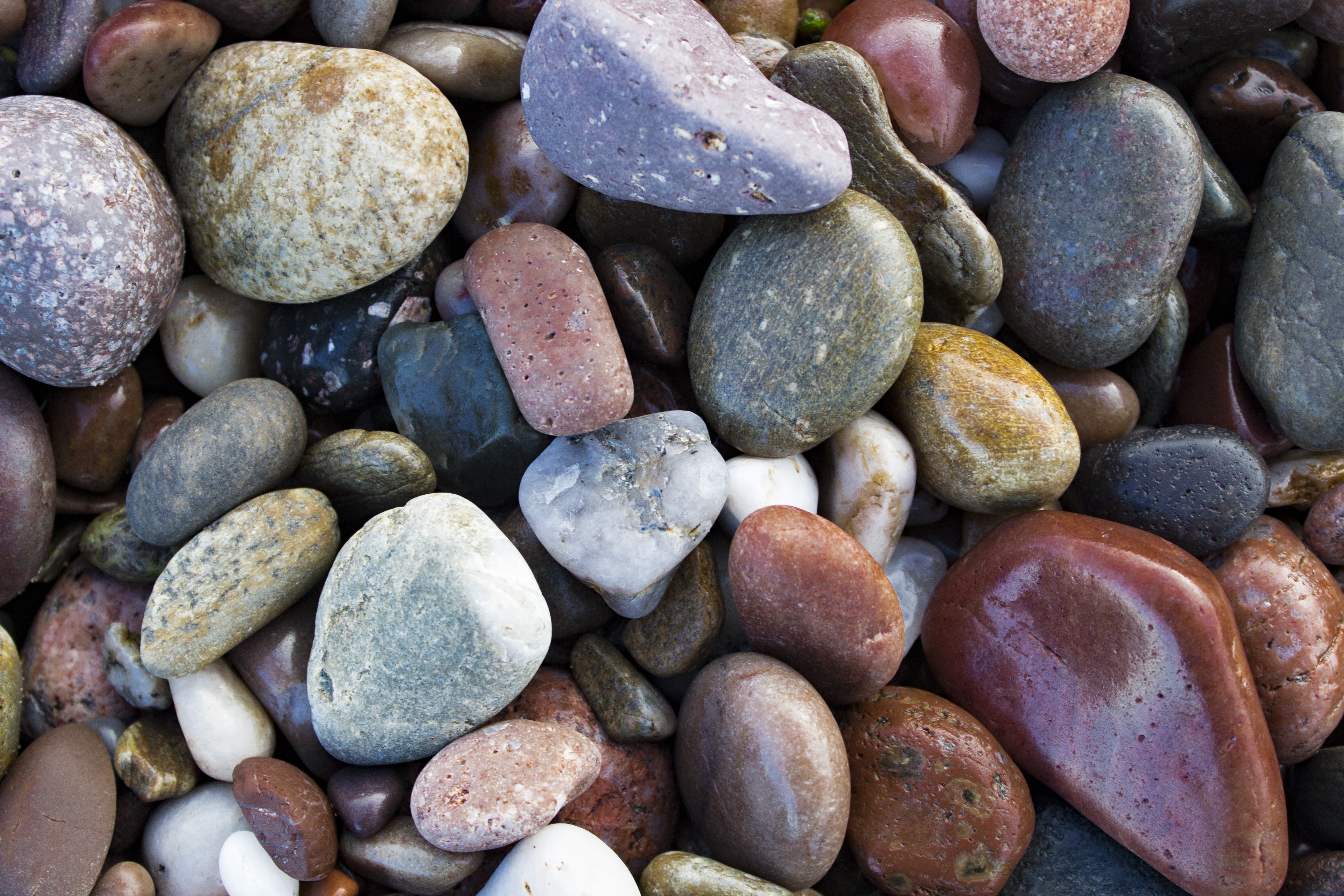 Валуны галька. Галечник камень. Камни морская галька. Красивые камушки. Разноцветная морская галька.