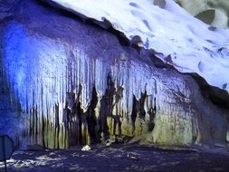 stalactite cave in vietnam