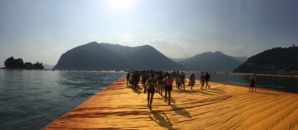 Floating Piers Art