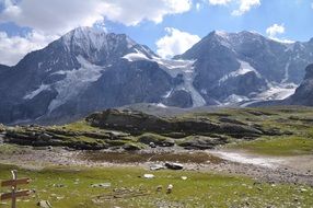 photo of the majestic Alps in Italy