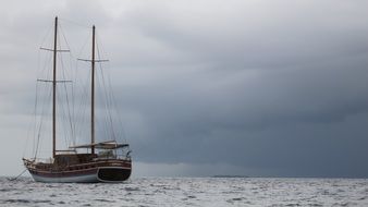 Storm Yacht