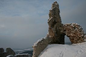 riuned Stone wall winter season