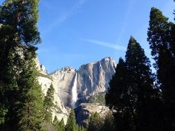 mountains in yosemite national park under the bright sun