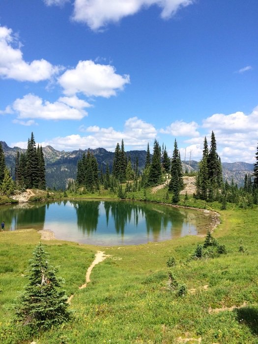 lake at the foot of the Rainer volcano in washington