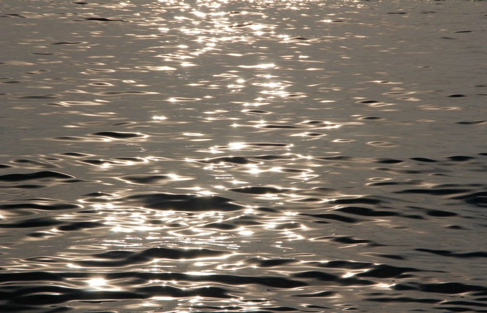 glimpses of the sun on the sea surface in Thailand