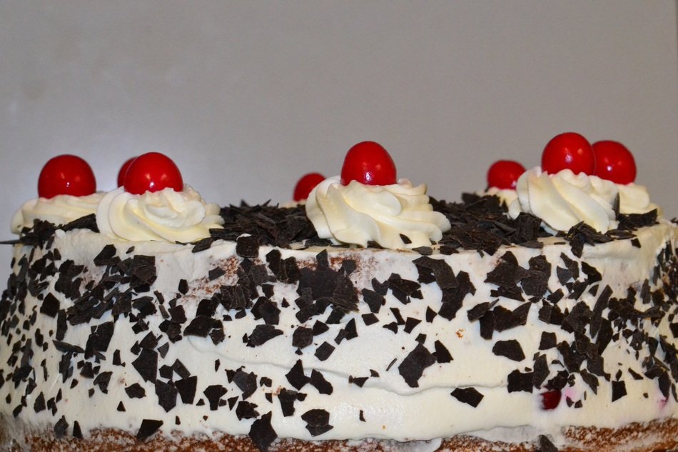 black and wite cake