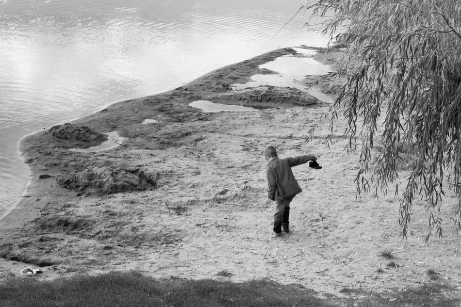 Black and white photo of the child on the beach