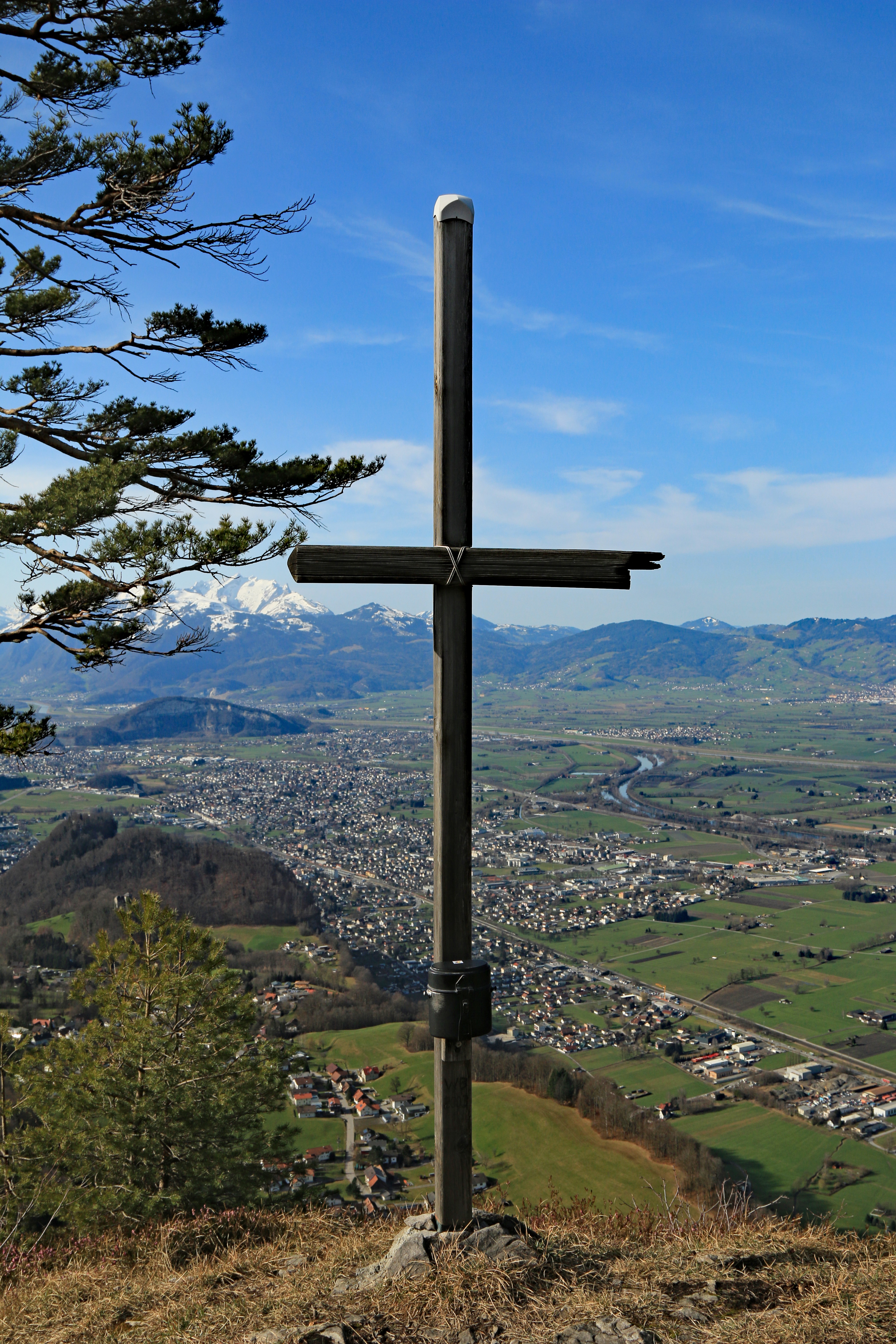 Lienz Австрия крест на горе