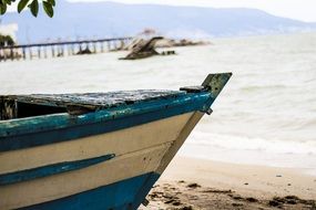 boat as transport on the ocean