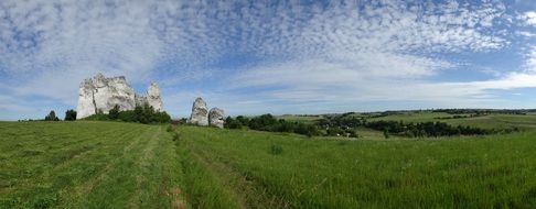 SÅoneczne skaÅy, limestone rock formations in countryside, Poland, Jerzmanowice