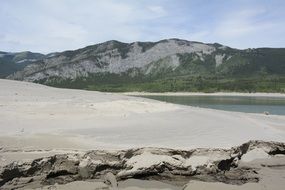 lake in alberta in canada