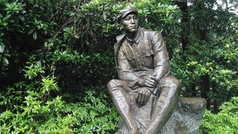sculpture of a revolutionary in jinggang mountains