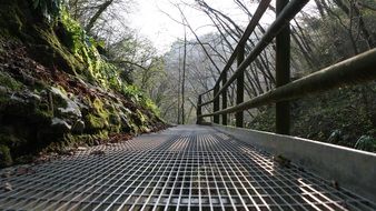 metal transition in the mountains