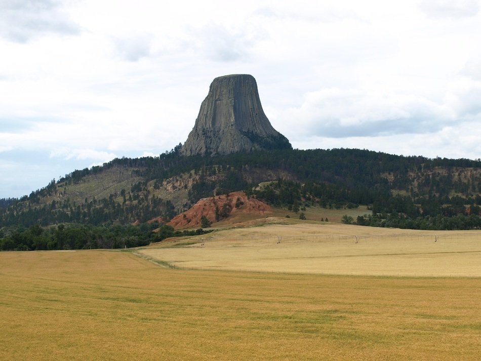 devils tower on the mountain