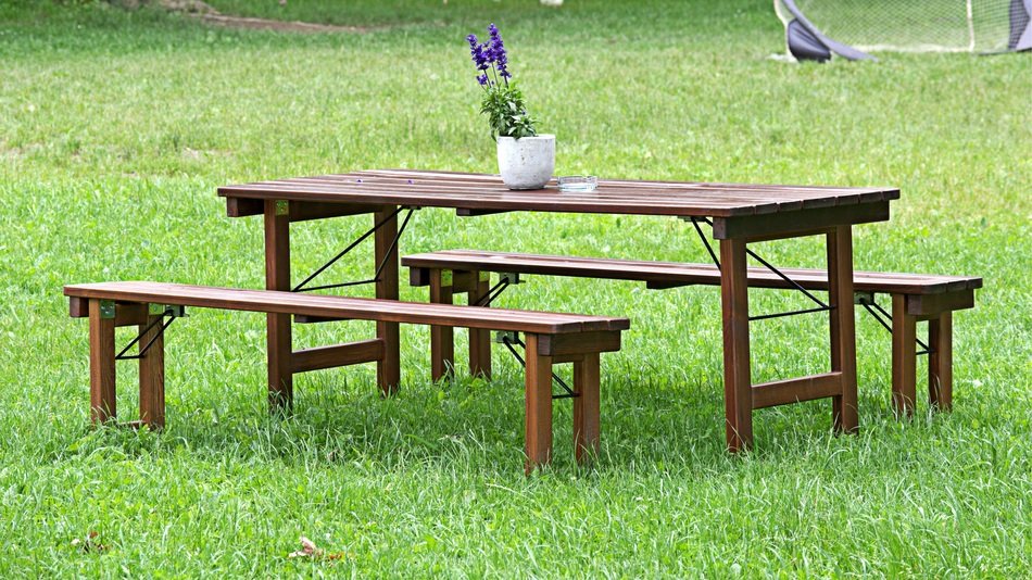 Picture of Benches on a field