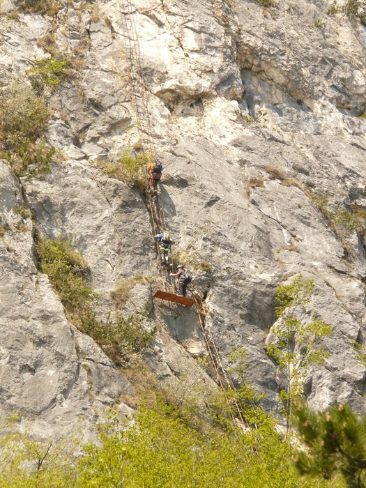 mountain climbing in via dell'amicizia