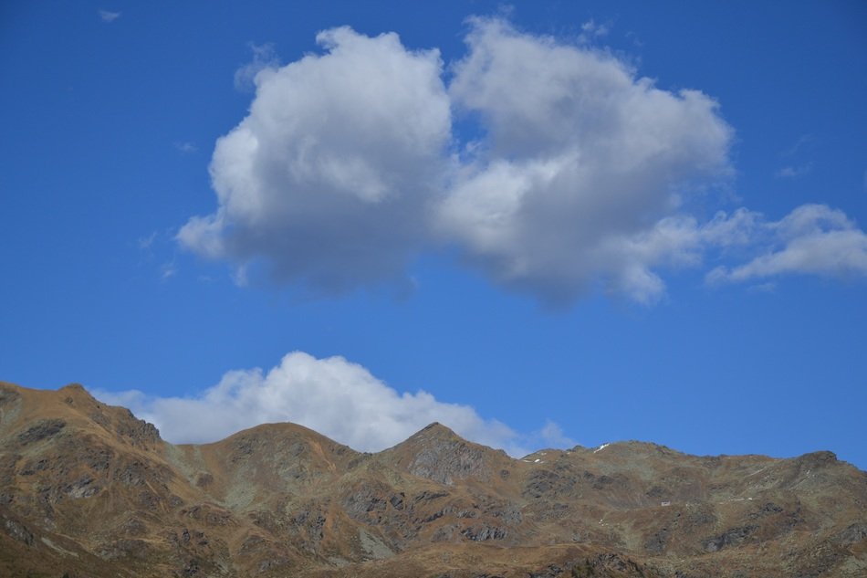 white cloud in the sky over the mountain