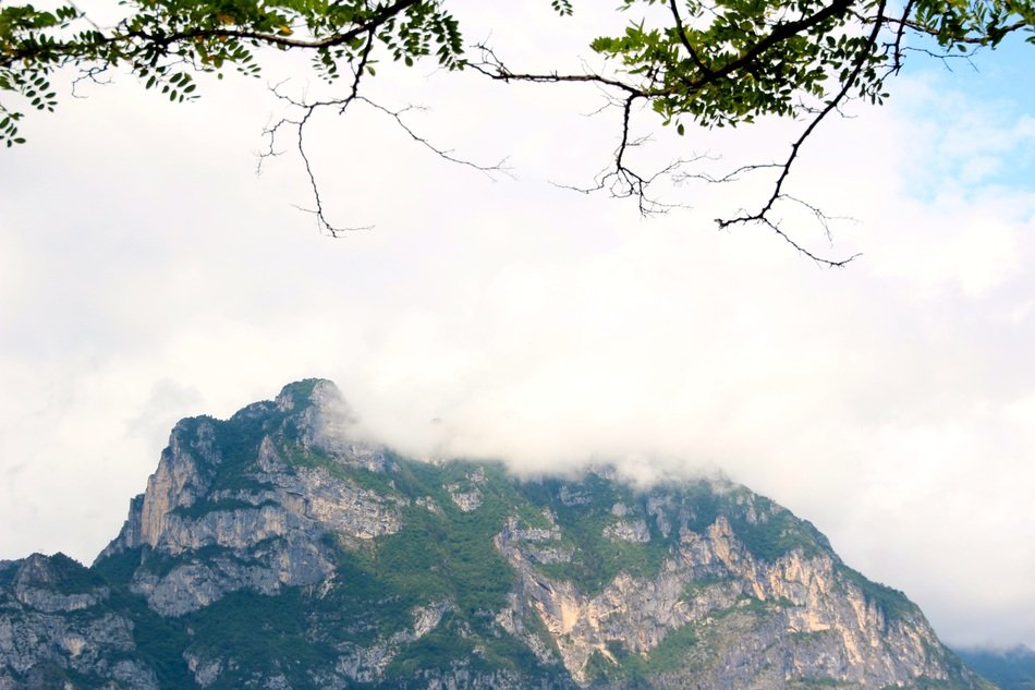 Clouds on the mountain