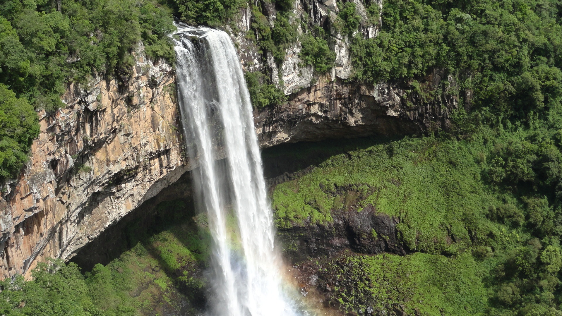 Aerial view of large Waterfall free image download