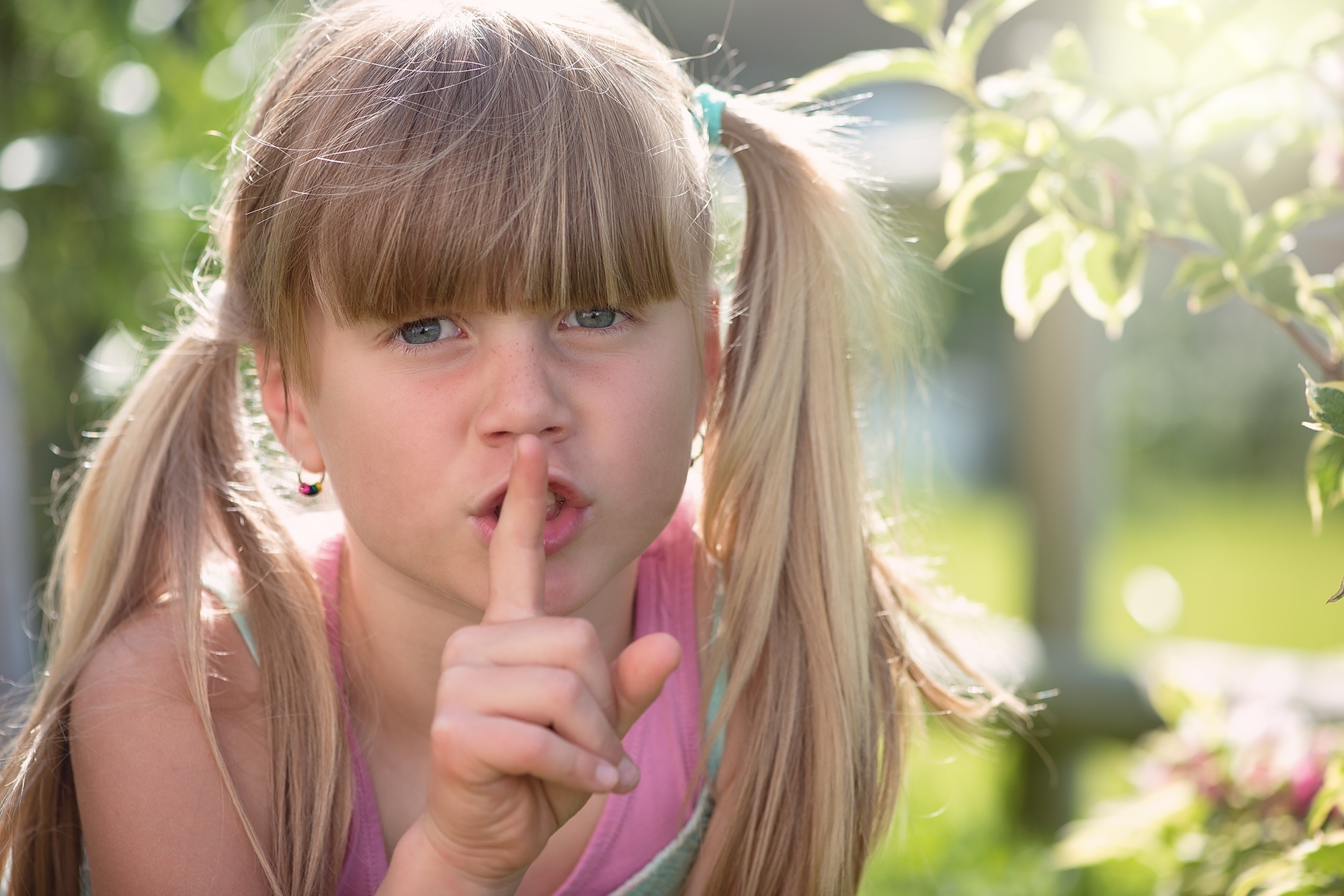 Little girl private tabu. Сосание девочки. Девочка подросток минетчица. Девочка с улыбкой на лице.