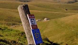 Hiking Trail sign E7