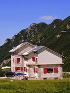 scalorbi is a hotel in the italian mountains