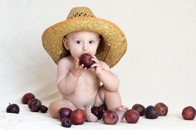 Beby with the fruits
