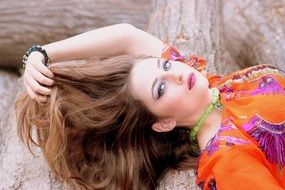 dark blond woman posing on the timber
