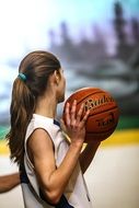 basketball player with ball before the throw