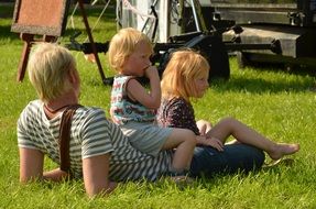 dad and two red daughters