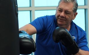 old man is boxing