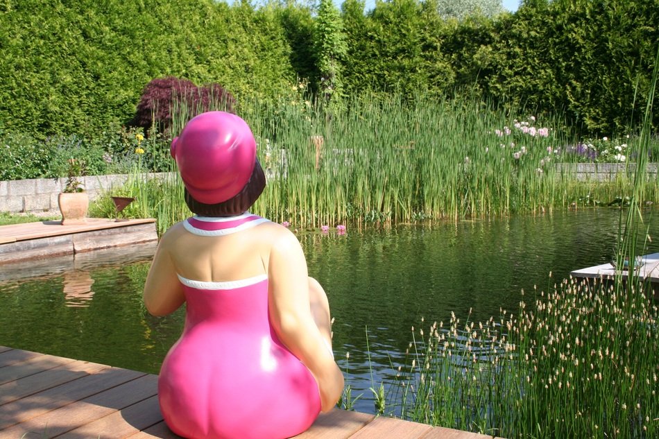 Woman statue on a swimming pond bank