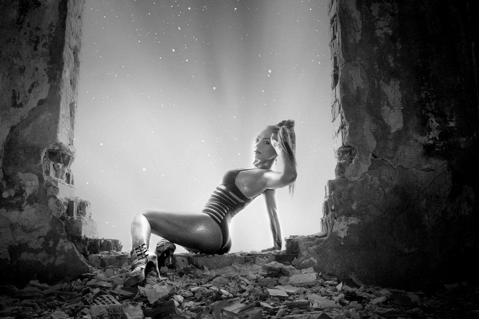 monochrome picture of a sensual lady