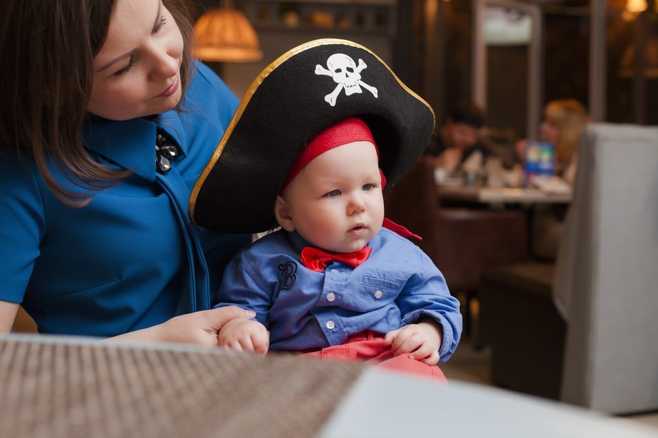 Picture of Kid With Mom