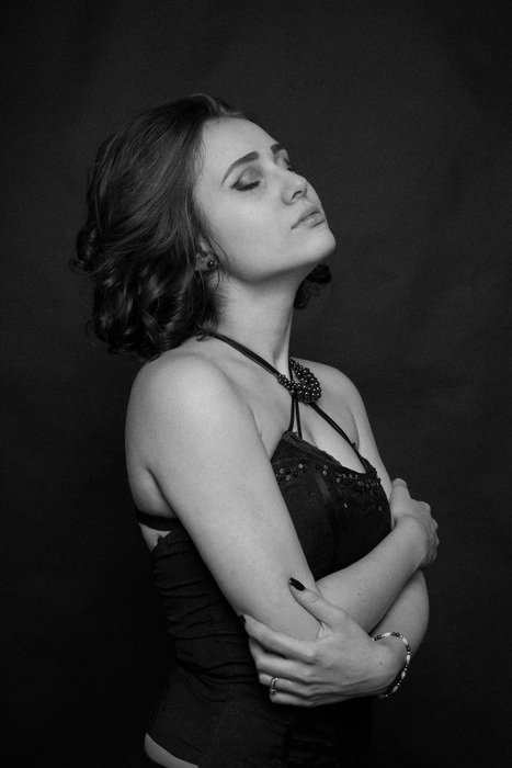 Black and white photo of the dramatic girl