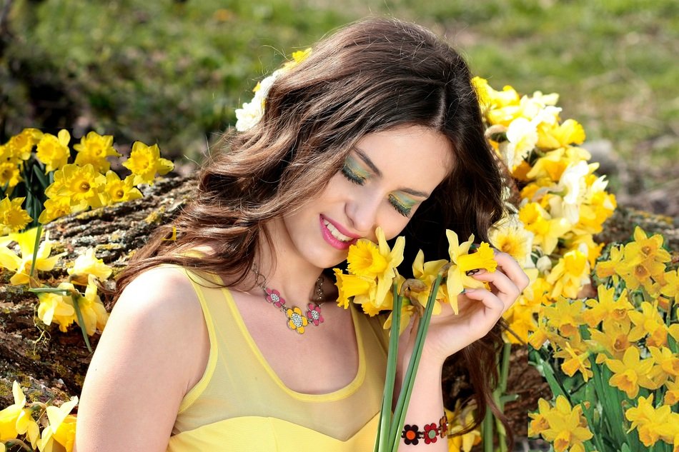 portrait of a woman with daffodils