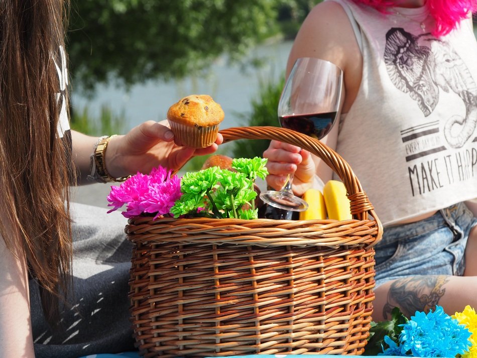 Wicker basket with food on a picnic