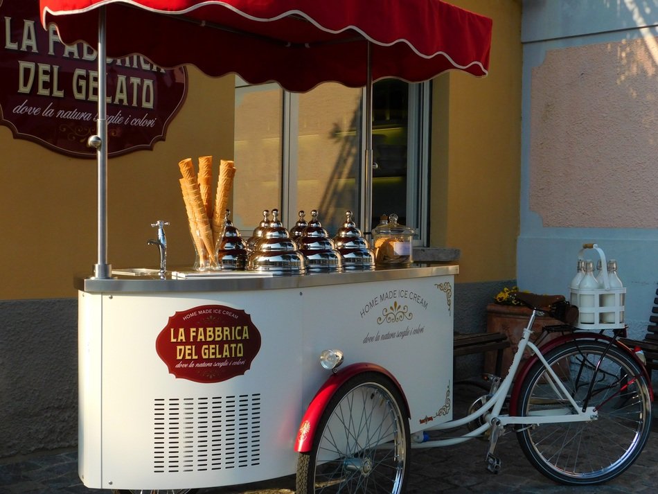 picture of the ice cream on wheels