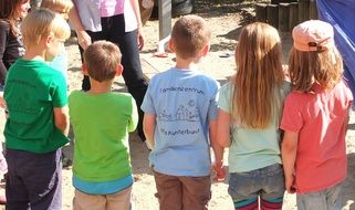children photo from the back
