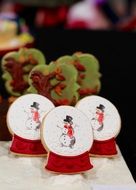 drawn three snowmen on medallions